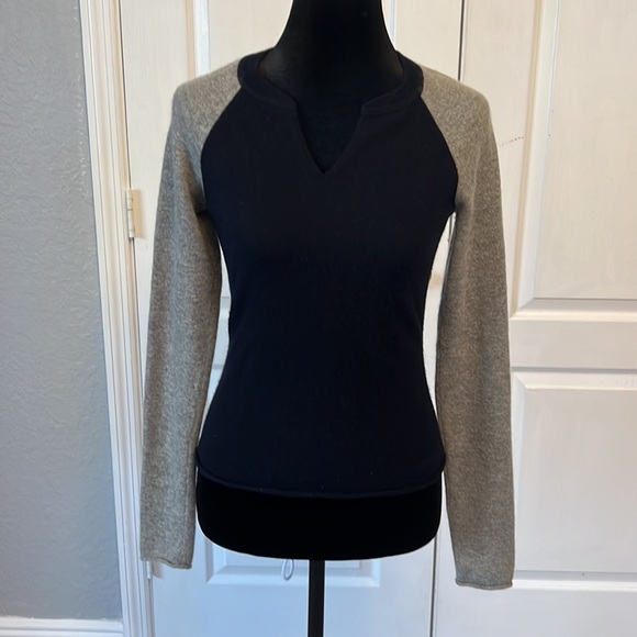 Vince Wool Cashmere v-Neck Sweater - Picture 1 of 6